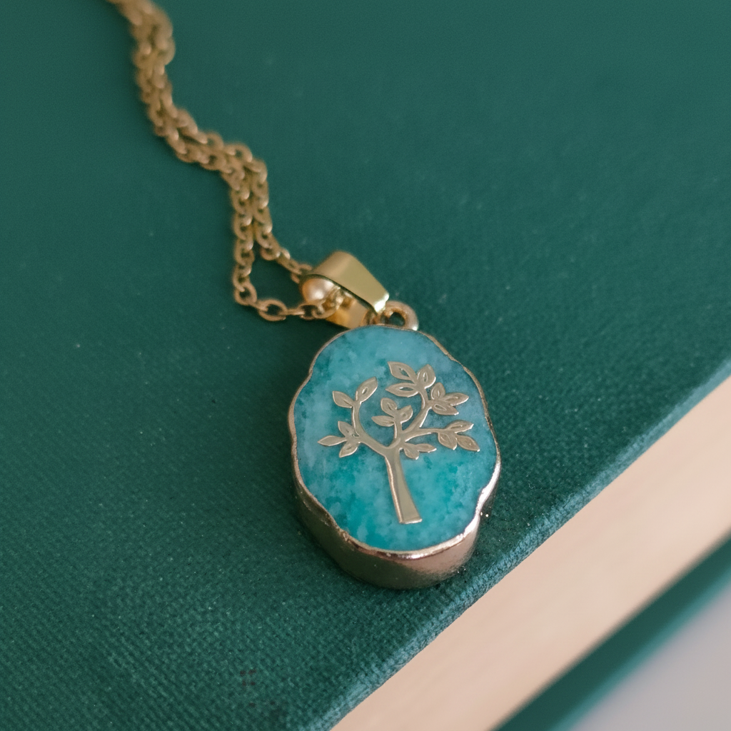Kette mit Anhänger aus Amazonit mit Baum Gravur
