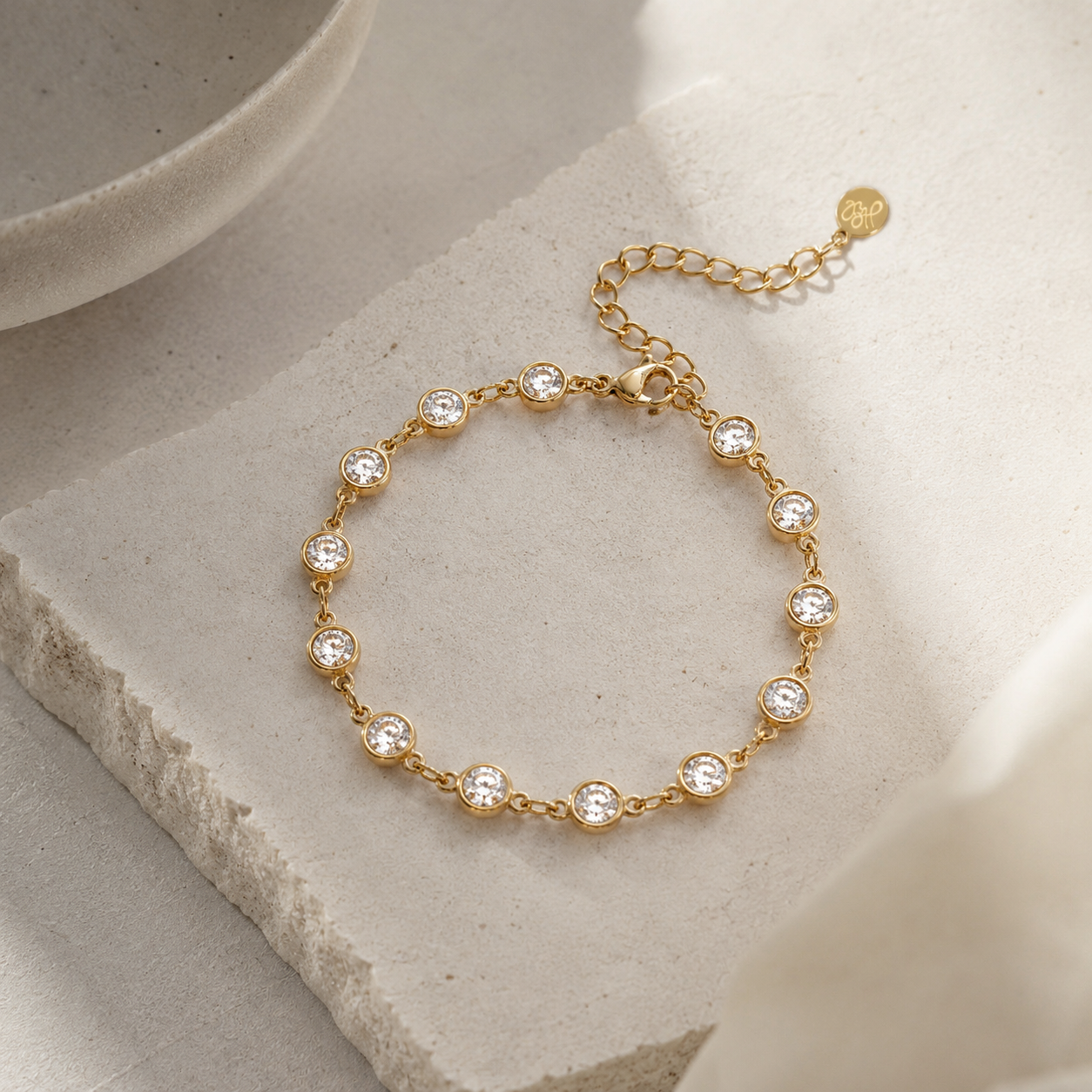 Armband mit runden Zirkonia-Steinen