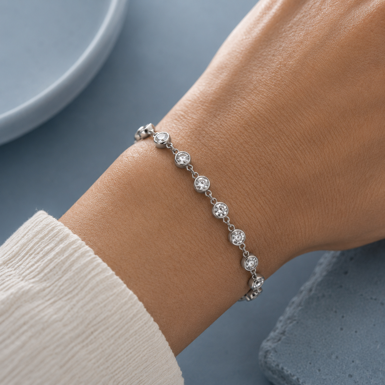 Armkette mit Zirkonia in Silber am Model