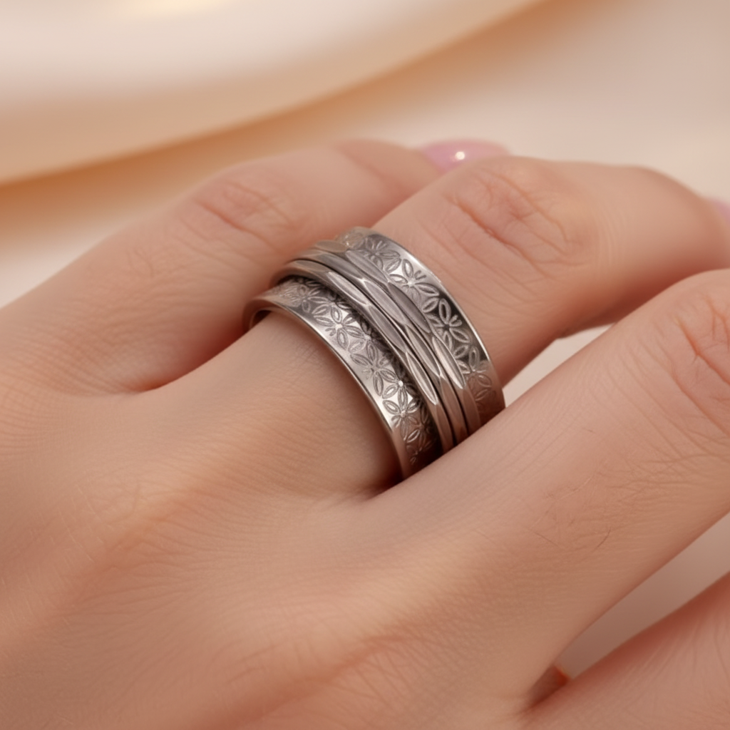 Meditationsring am Finger