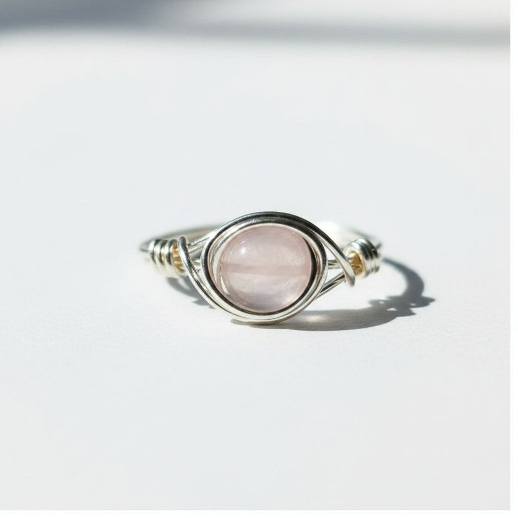 Geflochener Ring mit Rosenquarz